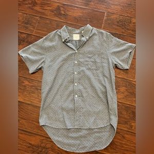 Billy Reed short sleeve button-down shirt. Size large. Color gray.